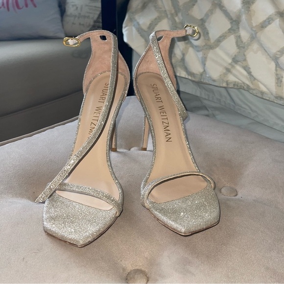 NEW Stuart Weitzman Nudistcurve Shimmery Ankle-Strap Sandals Platino Glitter 10 - Picture 3 of 13